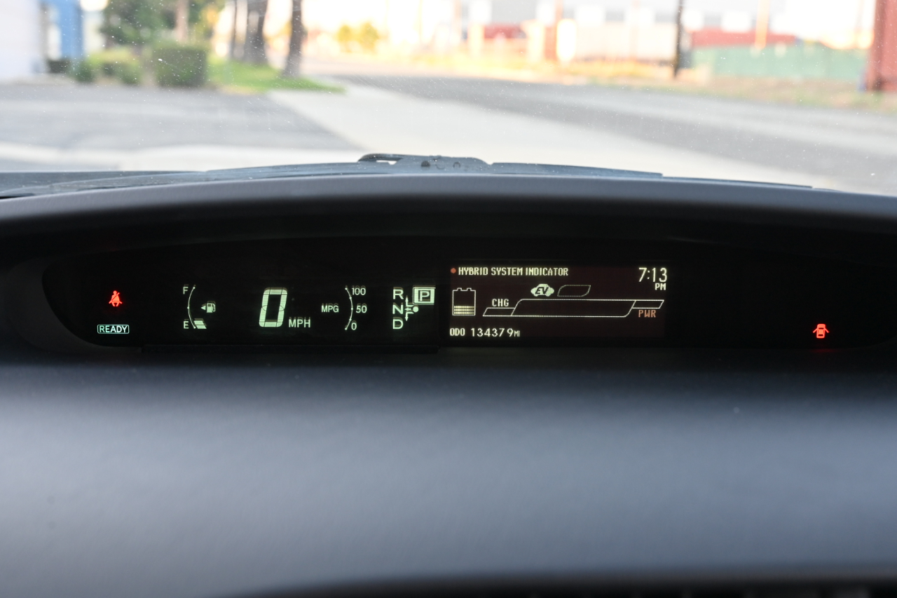 Toyota Prius Plug-In  2014