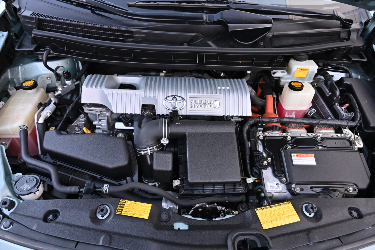 Toyota Prius Plug-In  2014