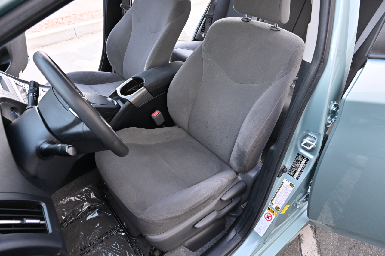 Toyota Prius Plug-In  2014