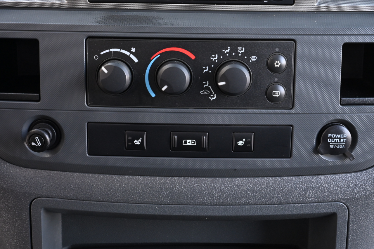 Dodge Ram 1500 2WD Quad Cab 140.5" SLT 2008