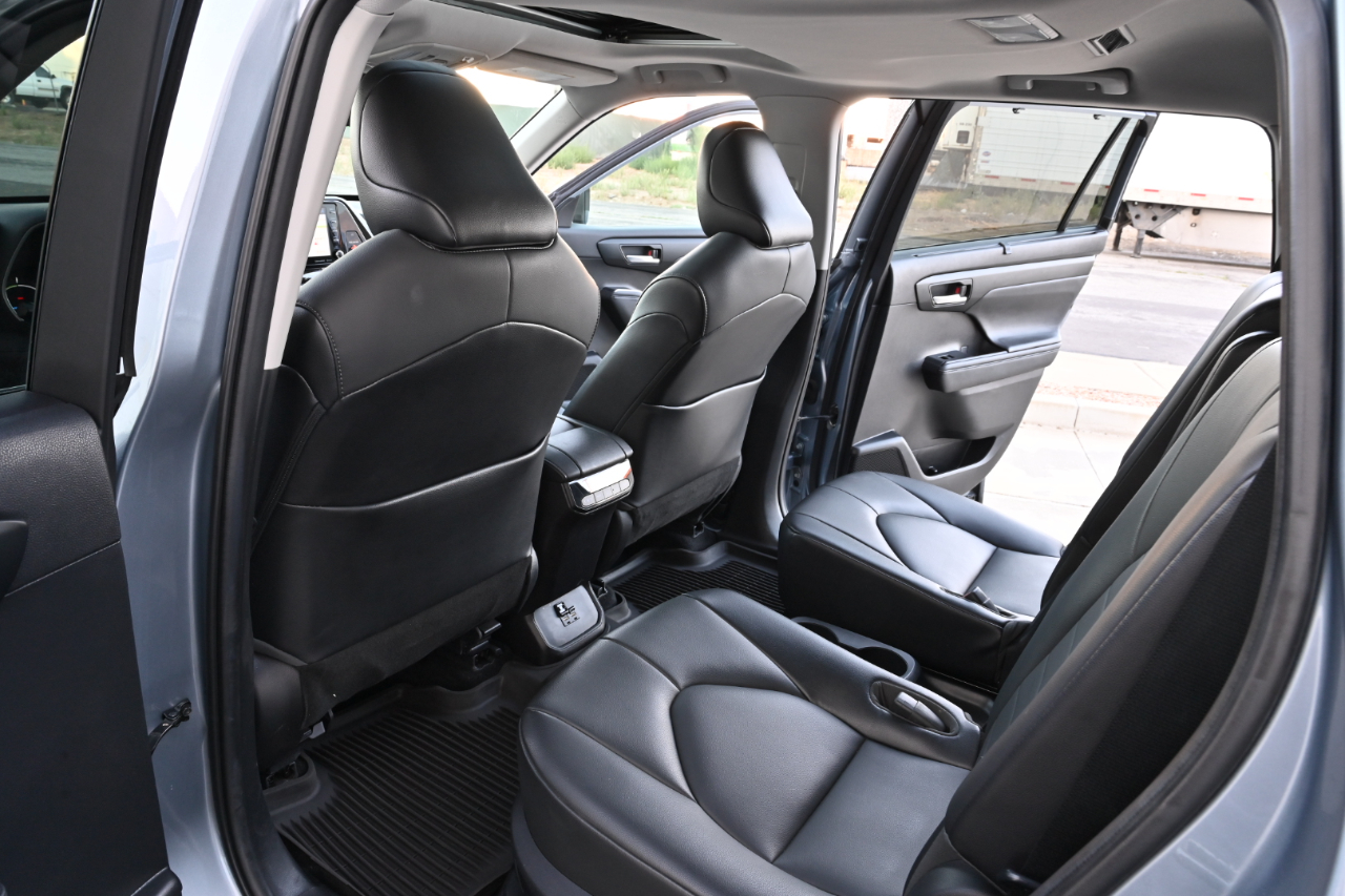 Toyota Highlander  2021