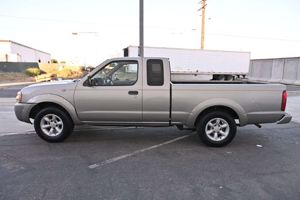 Nissan Frontier 2WD XE King Cab I4 Auto 2001