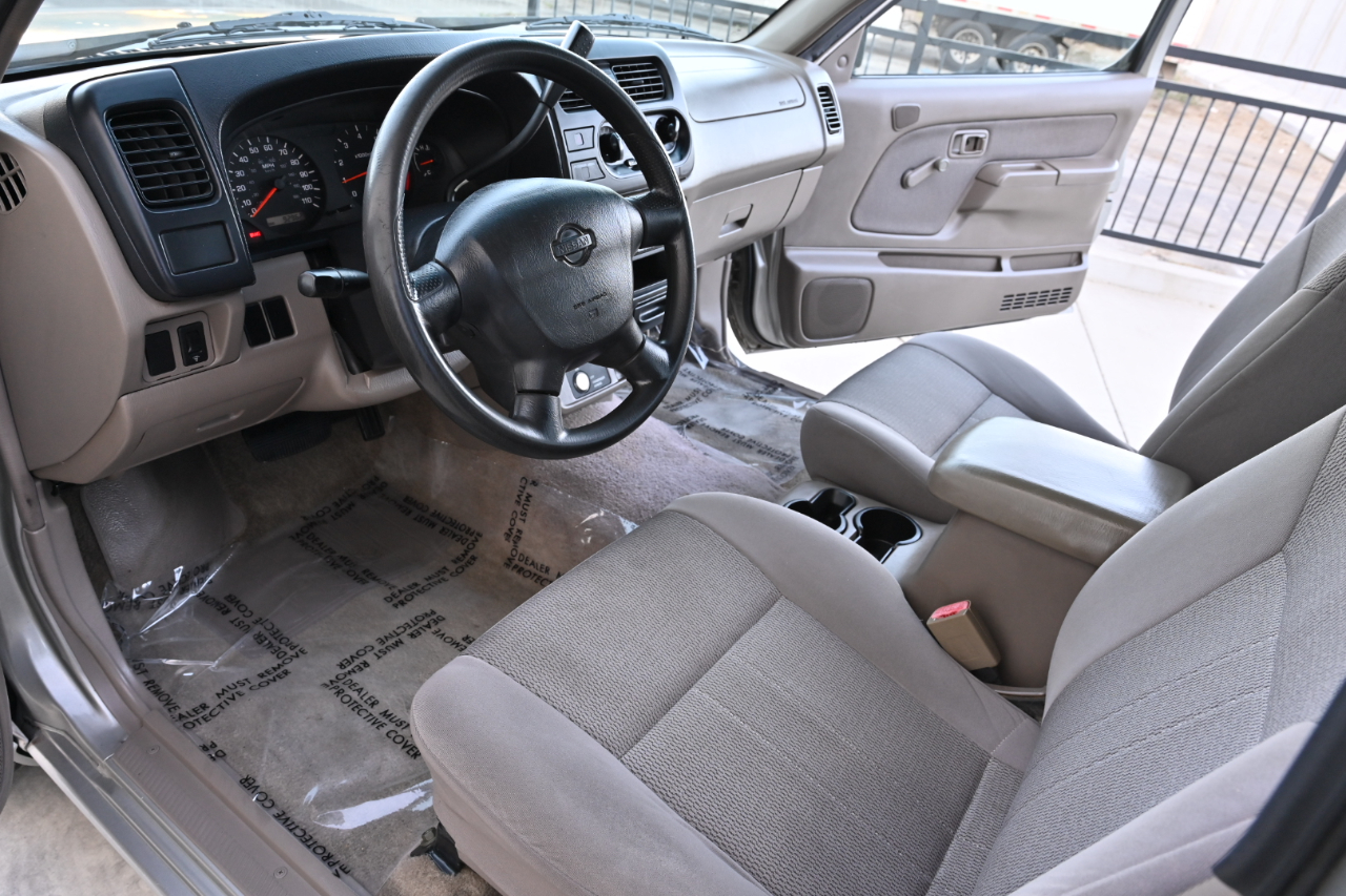 Nissan Frontier 2WD XE King Cab I4 Auto 2001
