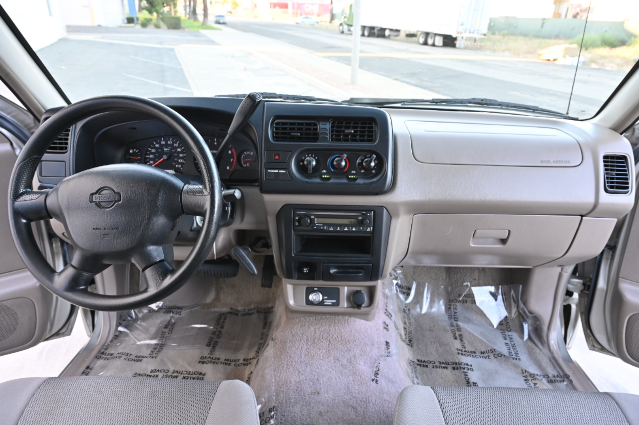 Nissan Frontier 2WD XE King Cab I4 Auto 2001