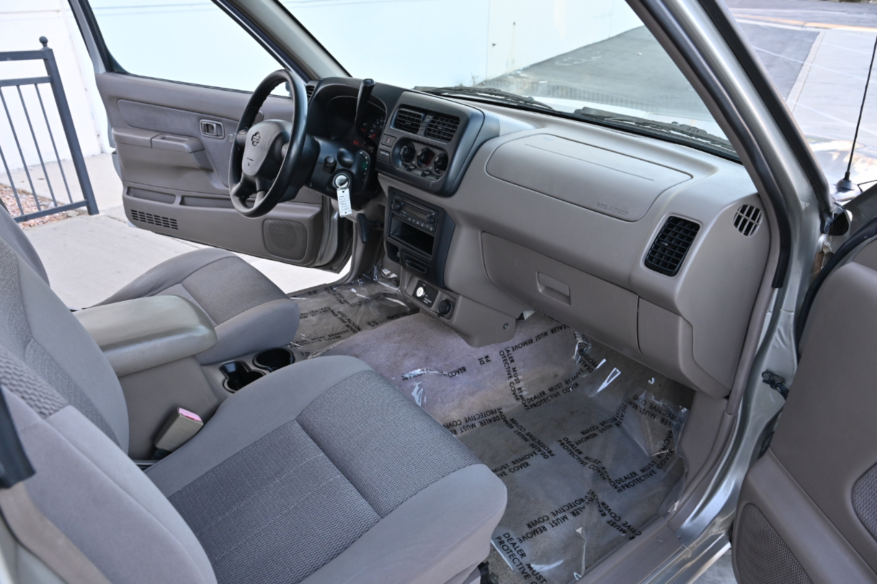Nissan Frontier 2WD XE King Cab I4 Auto 2001