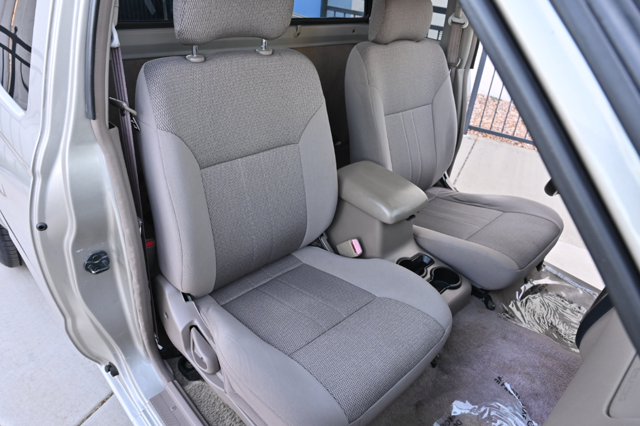 Nissan Frontier 2WD XE King Cab I4 Auto 2001