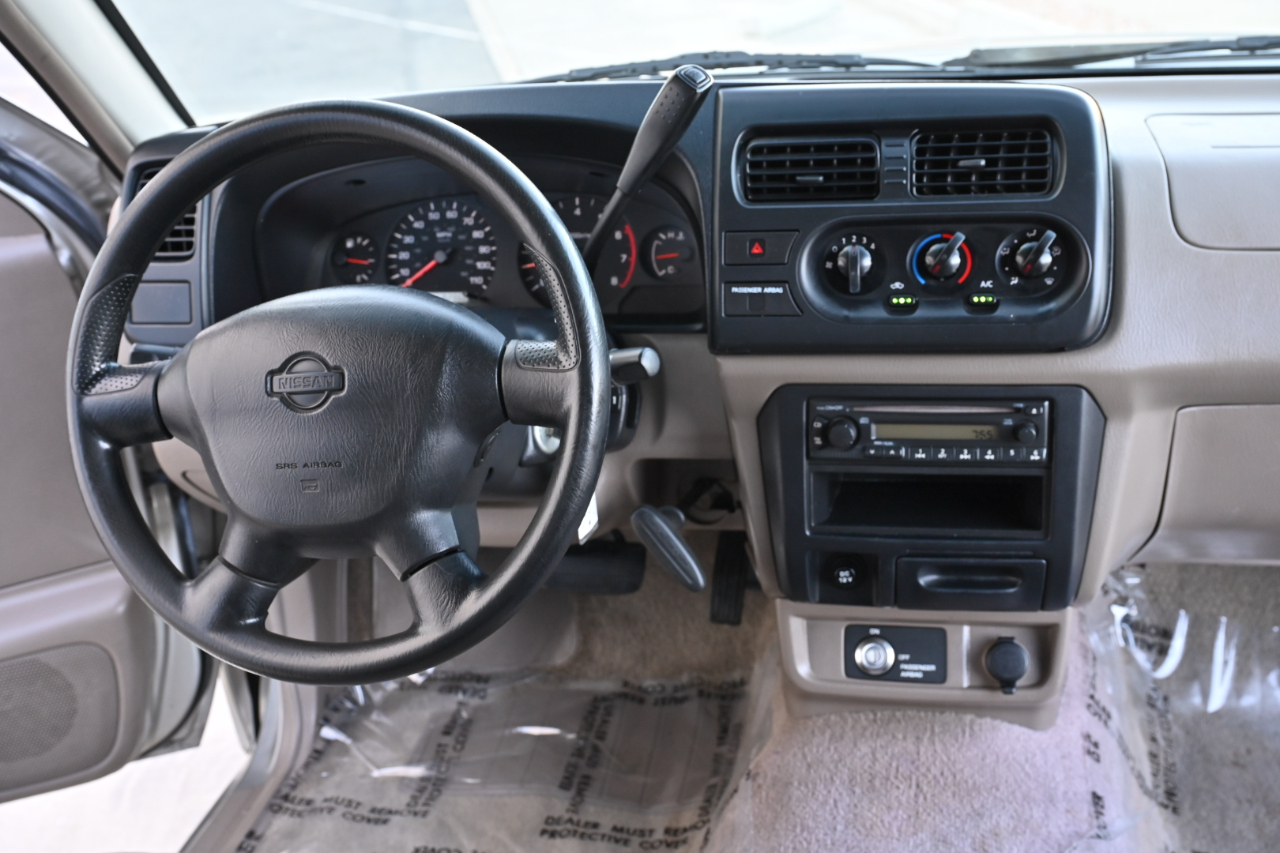 Nissan Frontier 2WD XE King Cab I4 Auto 2001