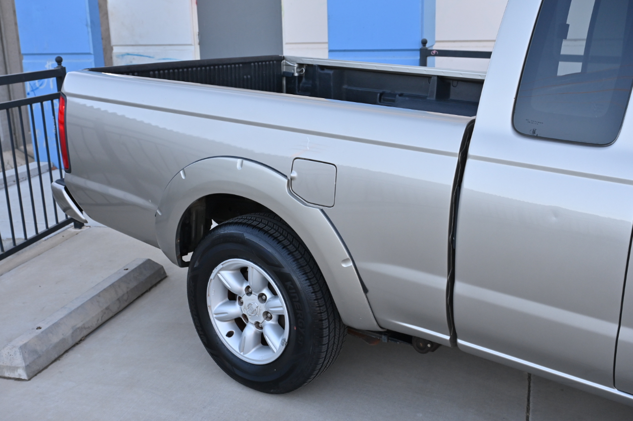 Nissan Frontier 2WD XE King Cab I4 Auto 2001