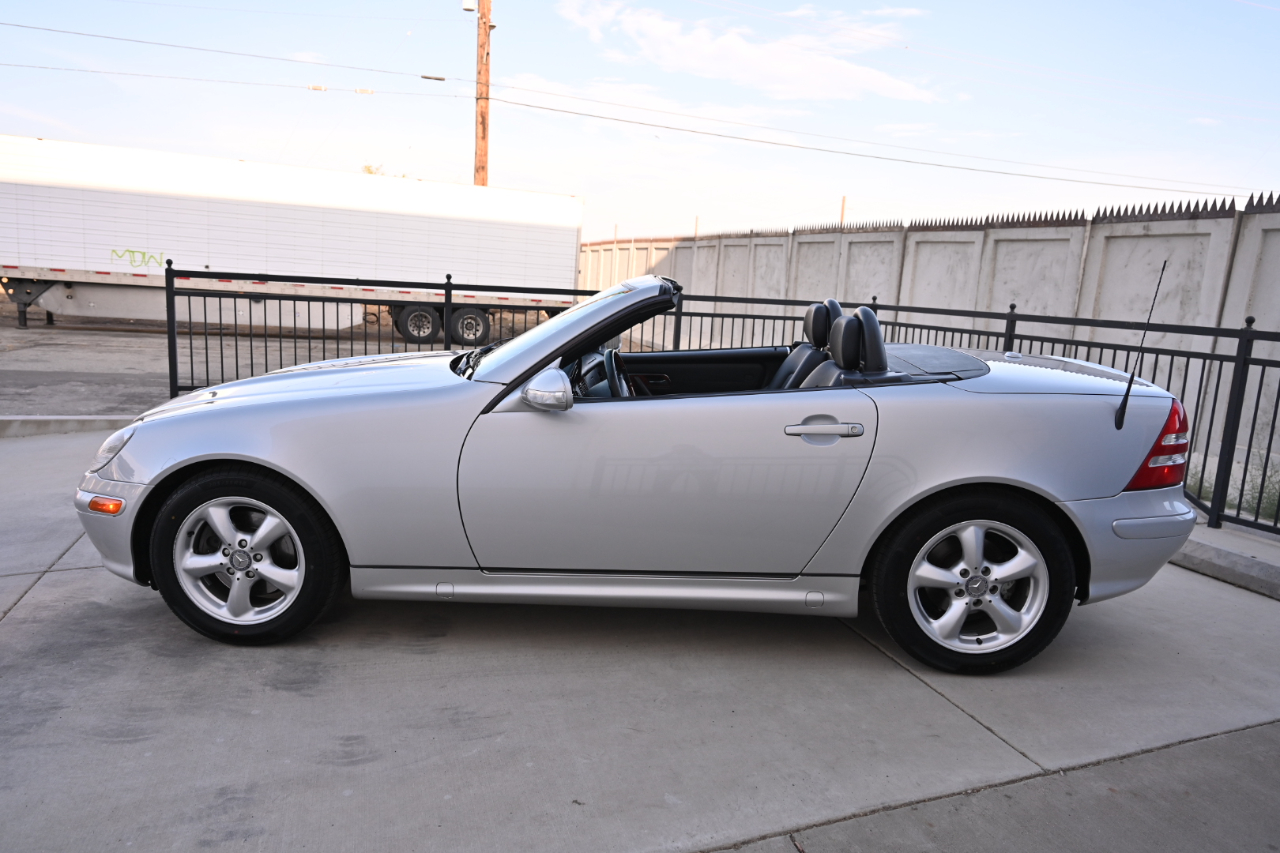 Mercedes-Benz SLK-Class 2dr Roadster 3.2L 2002