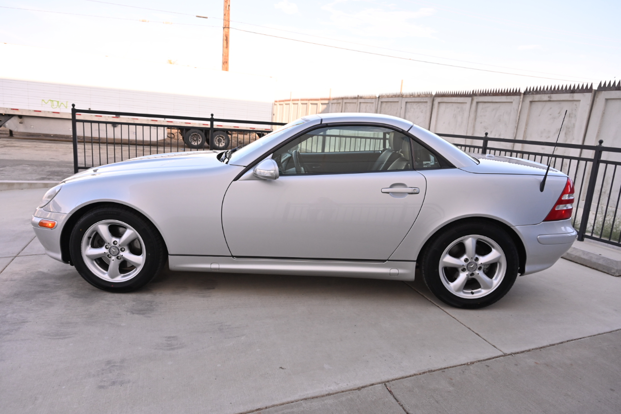 Mercedes-Benz SLK-Class 2dr Roadster 3.2L 2002