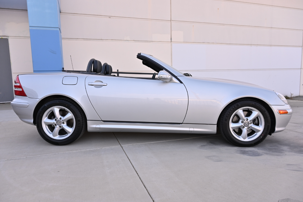 Mercedes-Benz SLK-Class 2dr Roadster 3.2L 2002