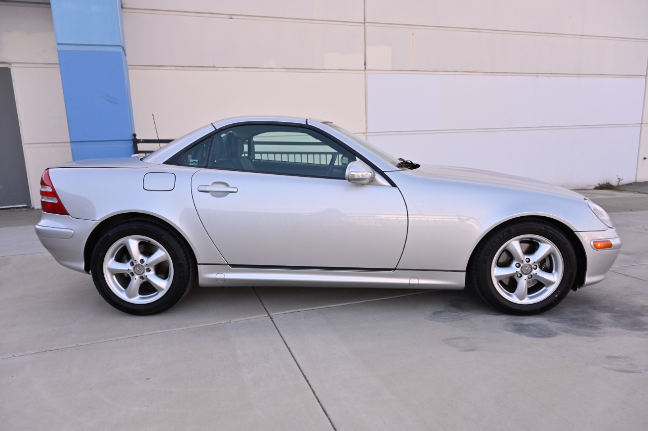 Mercedes-Benz SLK-Class 2dr Roadster 3.2L 2002