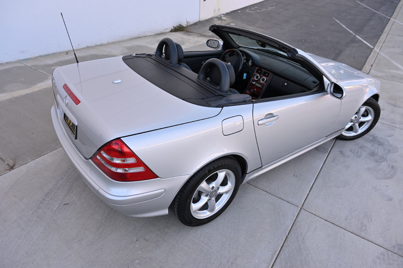 Mercedes-Benz SLK-Class 2dr Roadster 3.2L 2002