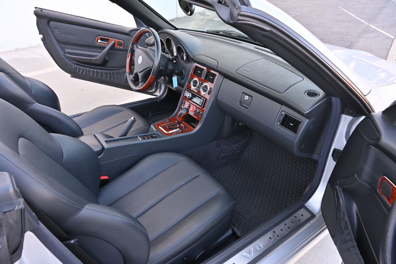Mercedes-Benz SLK-Class 2dr Roadster 3.2L 2002