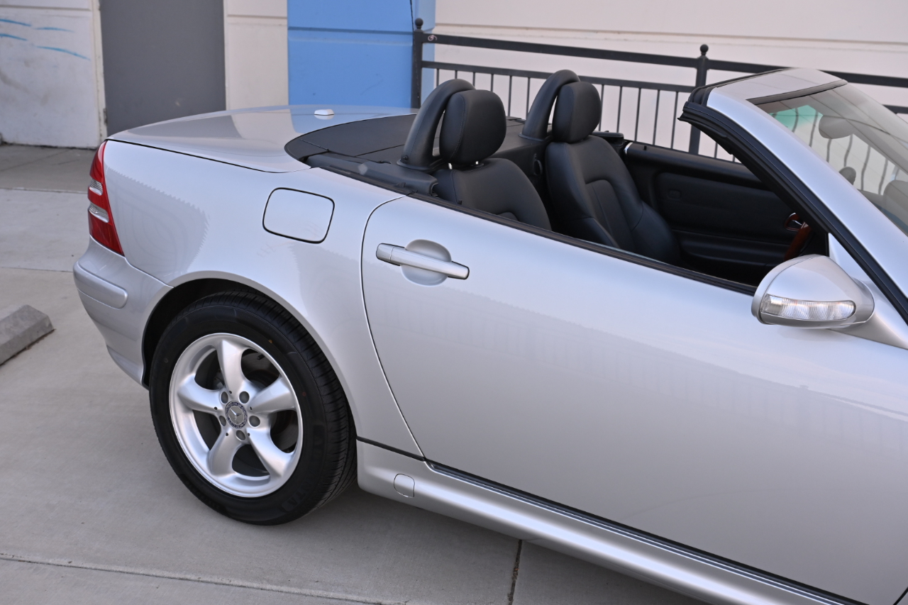 Mercedes-Benz SLK-Class 2dr Roadster 3.2L 2002