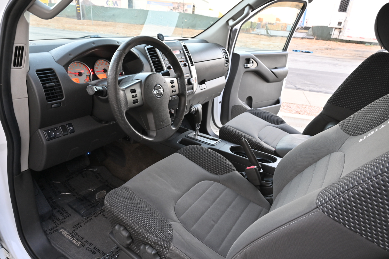 Nissan Frontier 4WD King Cab Auto SV 2012
