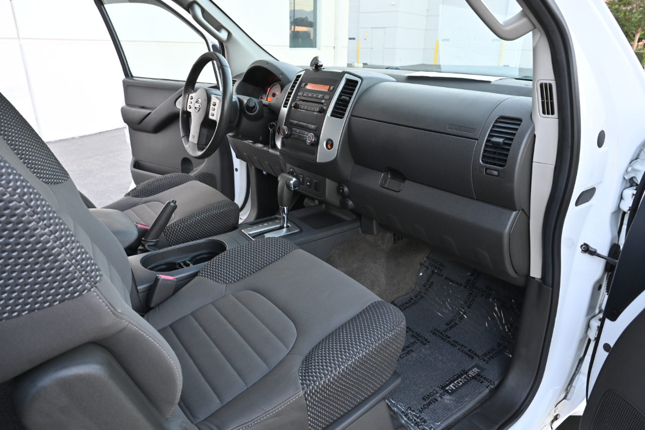 Nissan Frontier 4WD King Cab Auto SV 2012