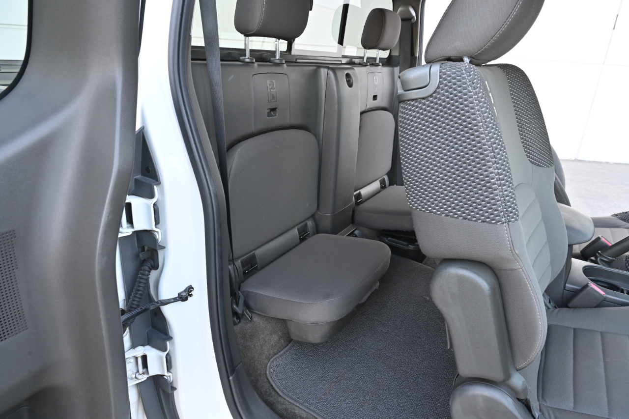 Nissan Frontier 4WD King Cab Auto SV 2012