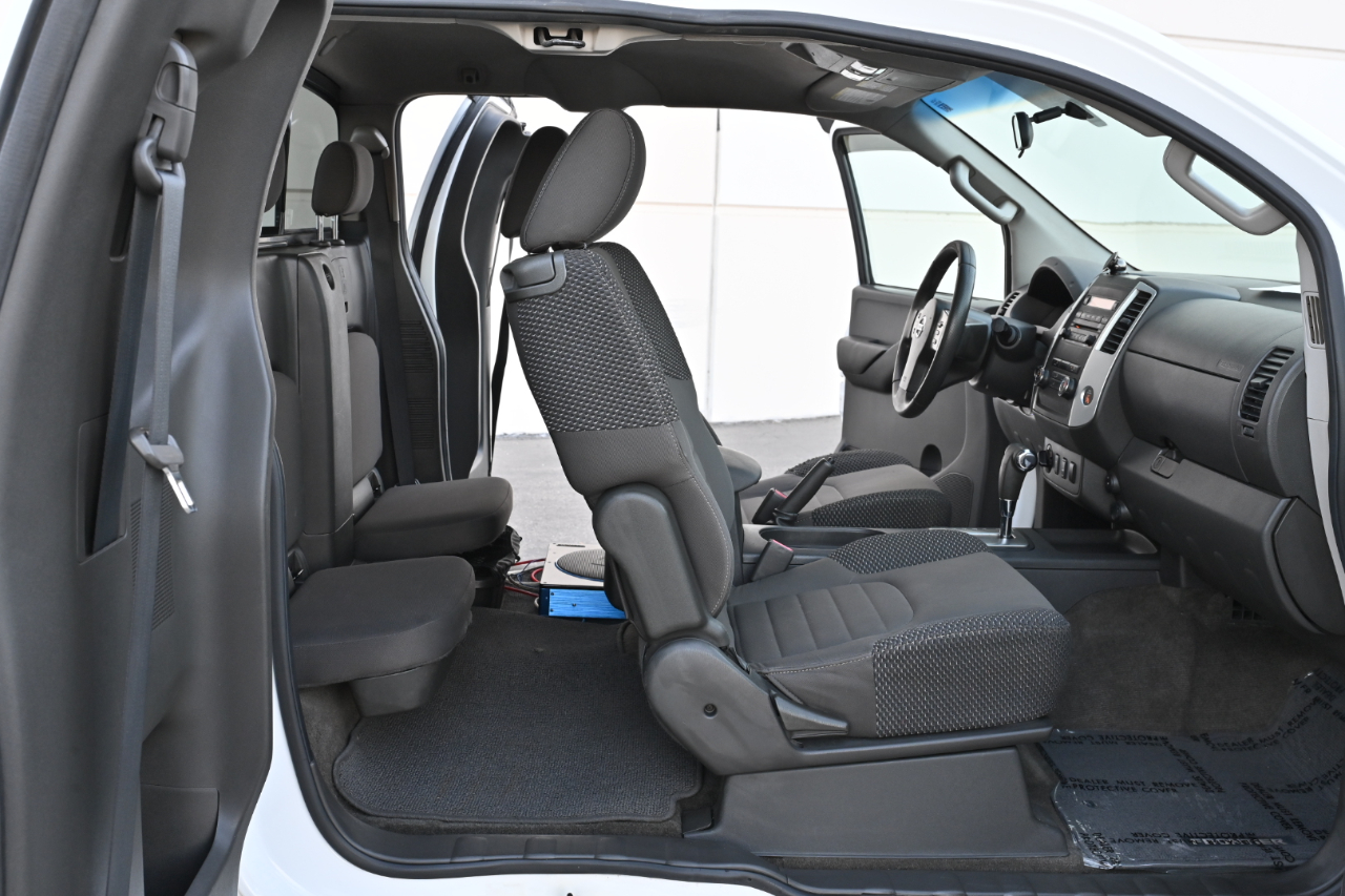 Nissan Frontier 4WD King Cab Auto SV 2012