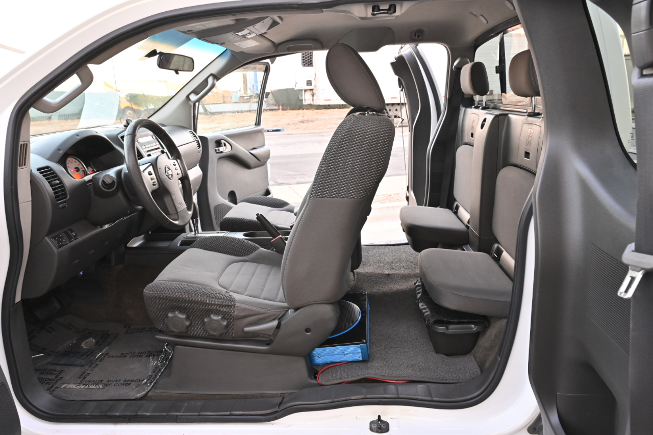 Nissan Frontier 4WD King Cab Auto SV 2012