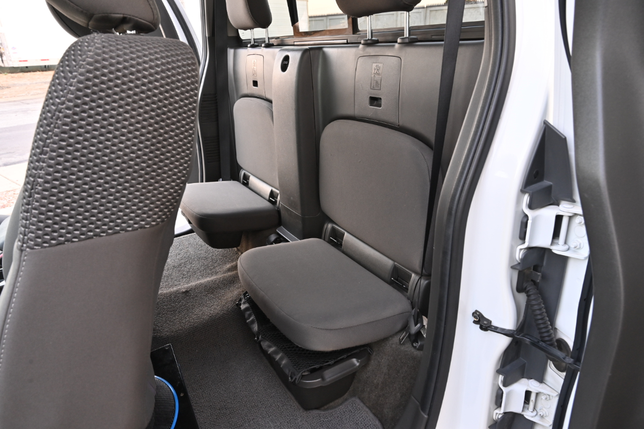 Nissan Frontier 4WD King Cab Auto SV 2012