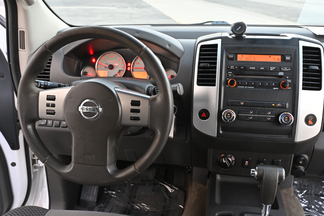 Nissan Frontier 4WD King Cab Auto SV 2012