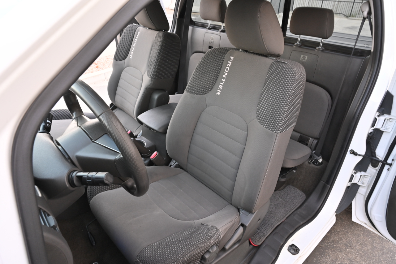 Nissan Frontier 4WD King Cab Auto SV 2012