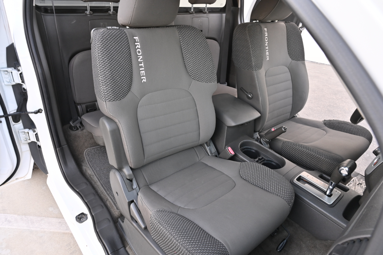 Nissan Frontier 4WD King Cab Auto SV 2012