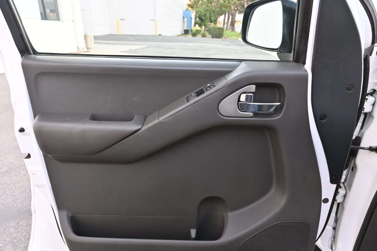 Nissan Frontier 4WD King Cab Auto SV 2012