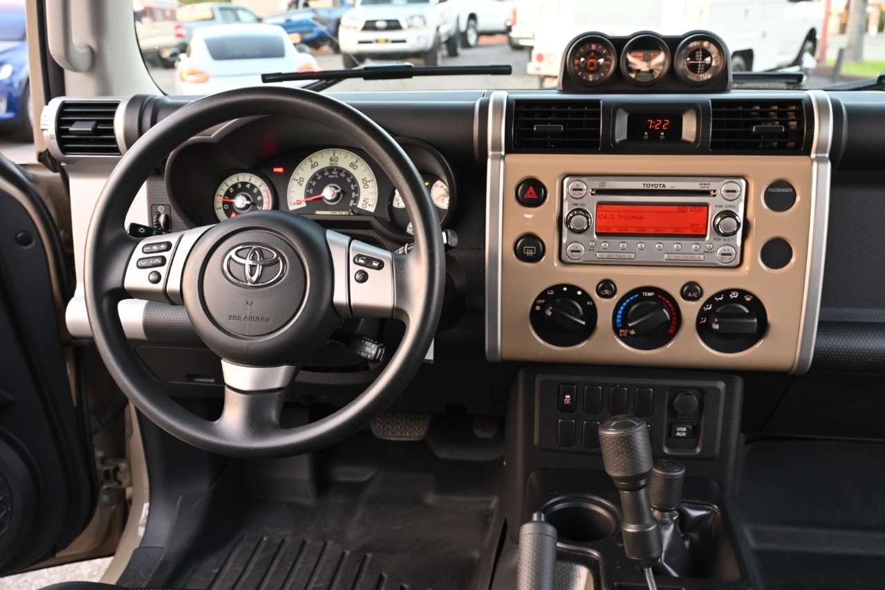 Toyota FJ Cruiser 4WD 2013