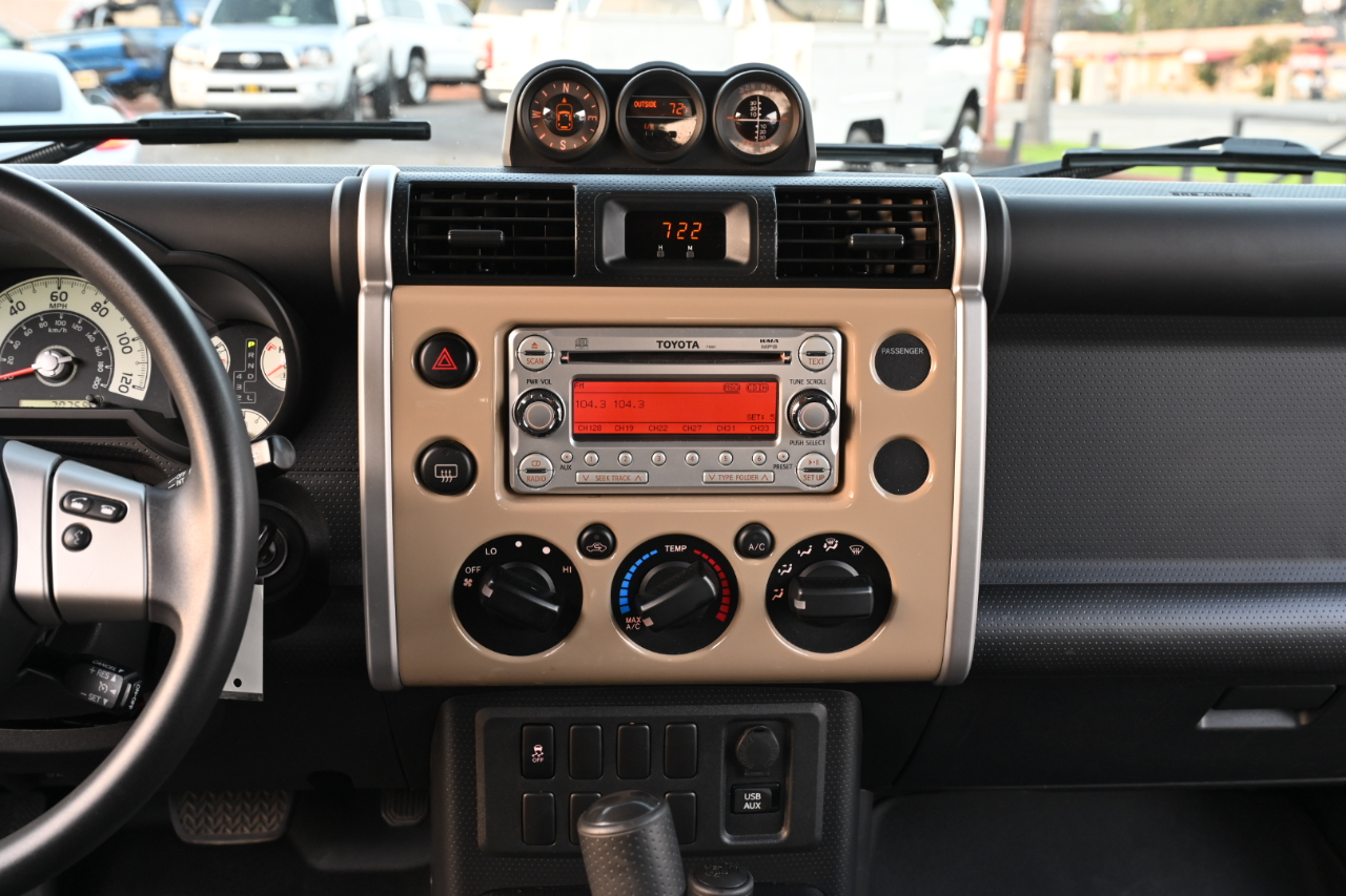 Toyota FJ Cruiser 4WD 2013