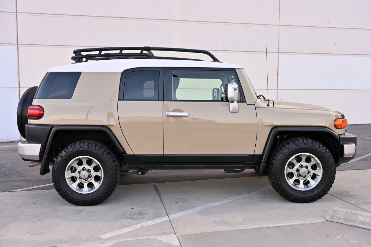 Toyota FJ Cruiser 4WD 2013