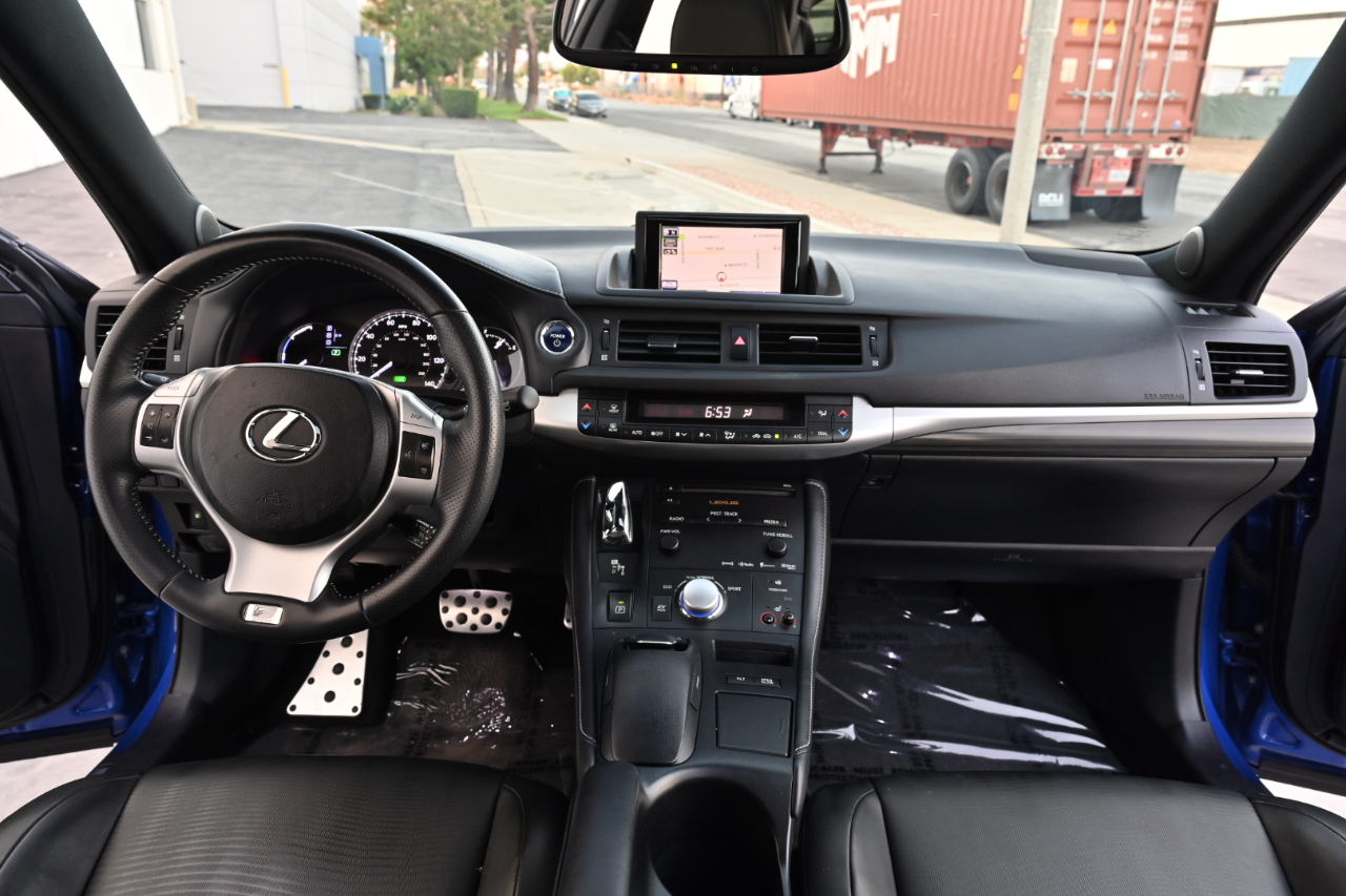 Lexus CT 200h  2013