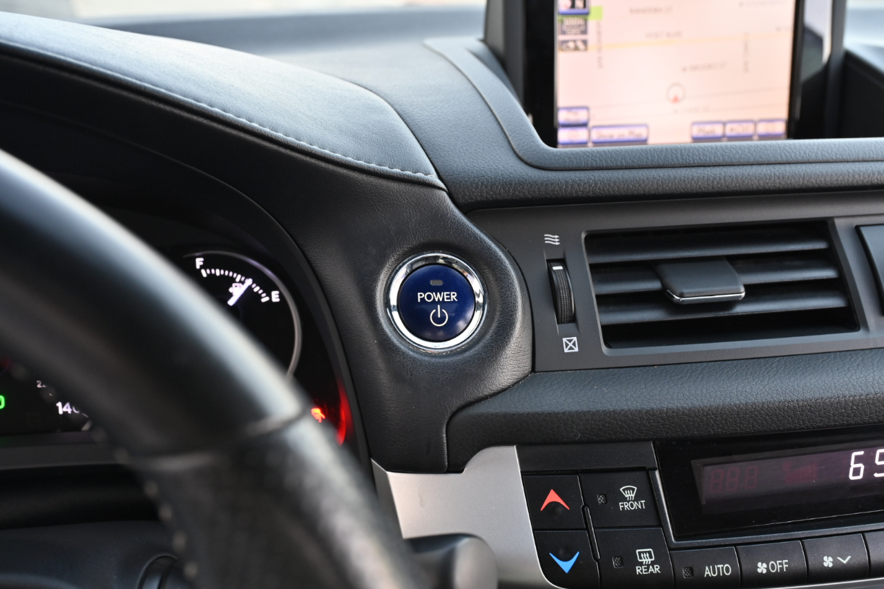 Lexus CT 200h  2013