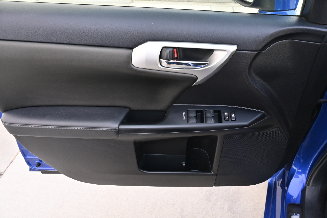 Lexus CT 200h  2013