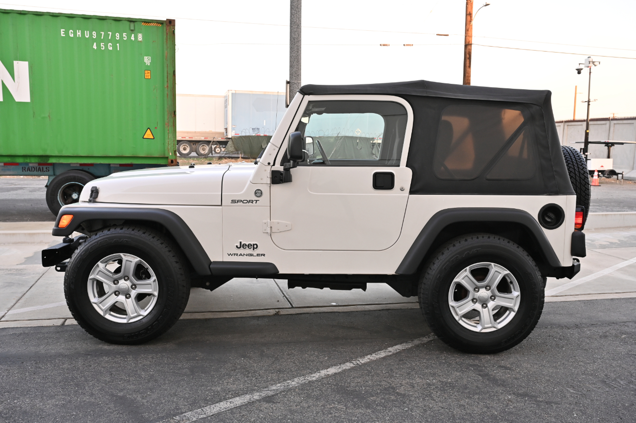 Jeep Wrangler photo 4