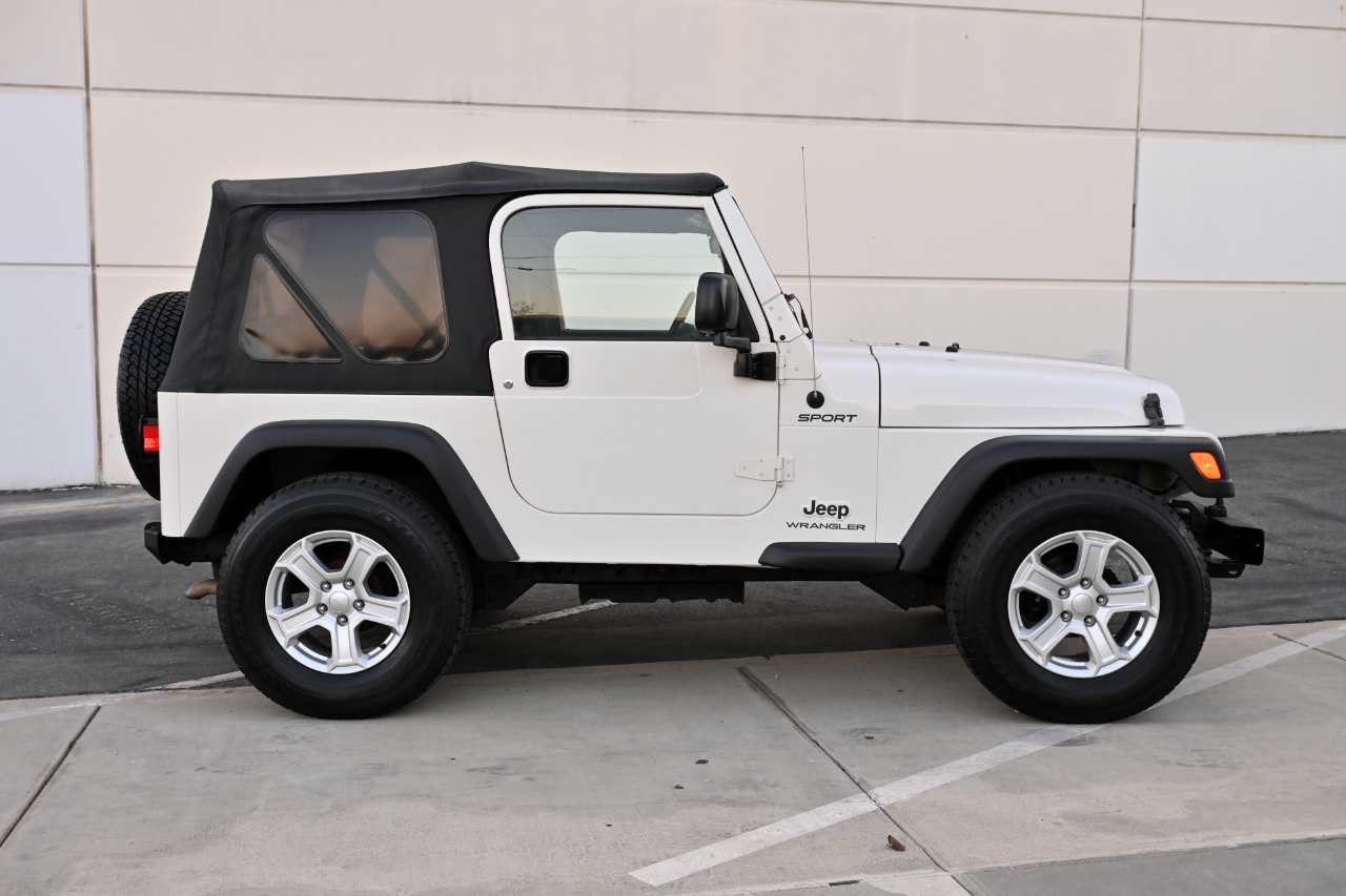 Jeep Wrangler photo 8