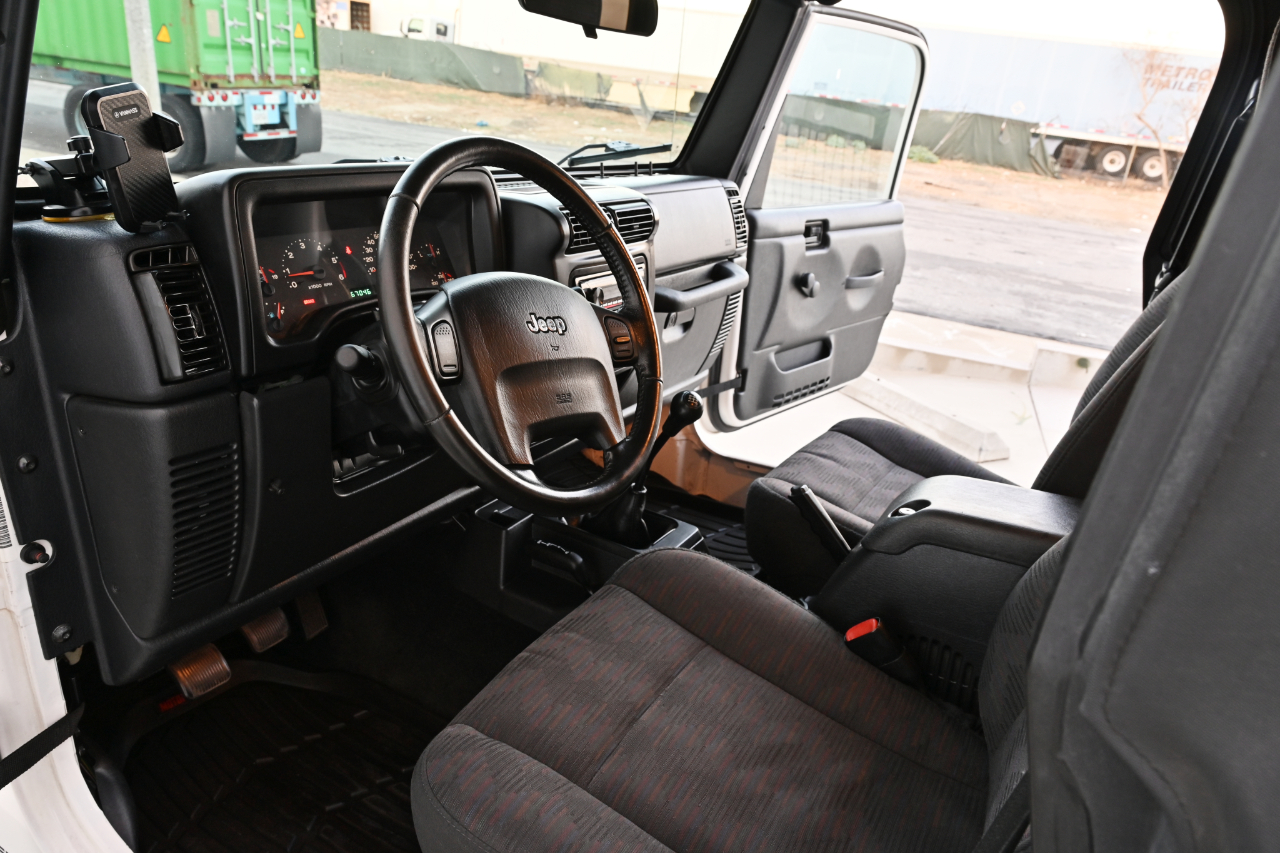 Jeep Wrangler photo 12