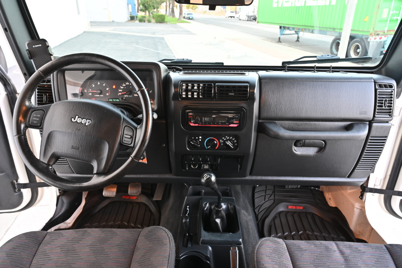 Jeep Wrangler photo 13