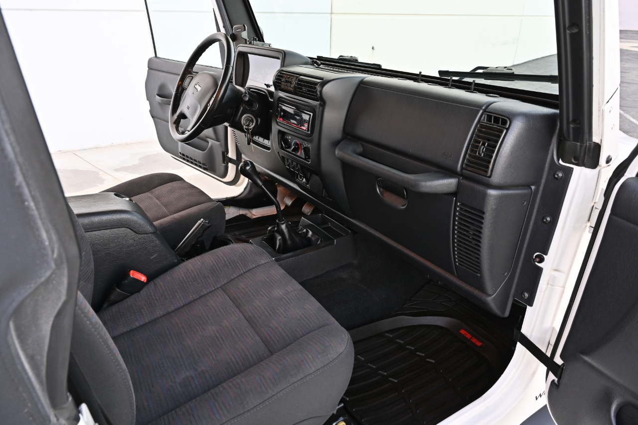 Jeep Wrangler photo 14