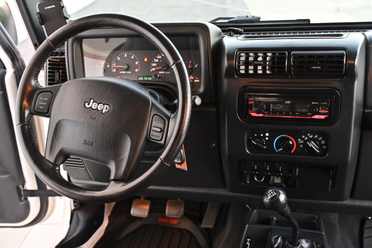 Jeep Wrangler photo 16