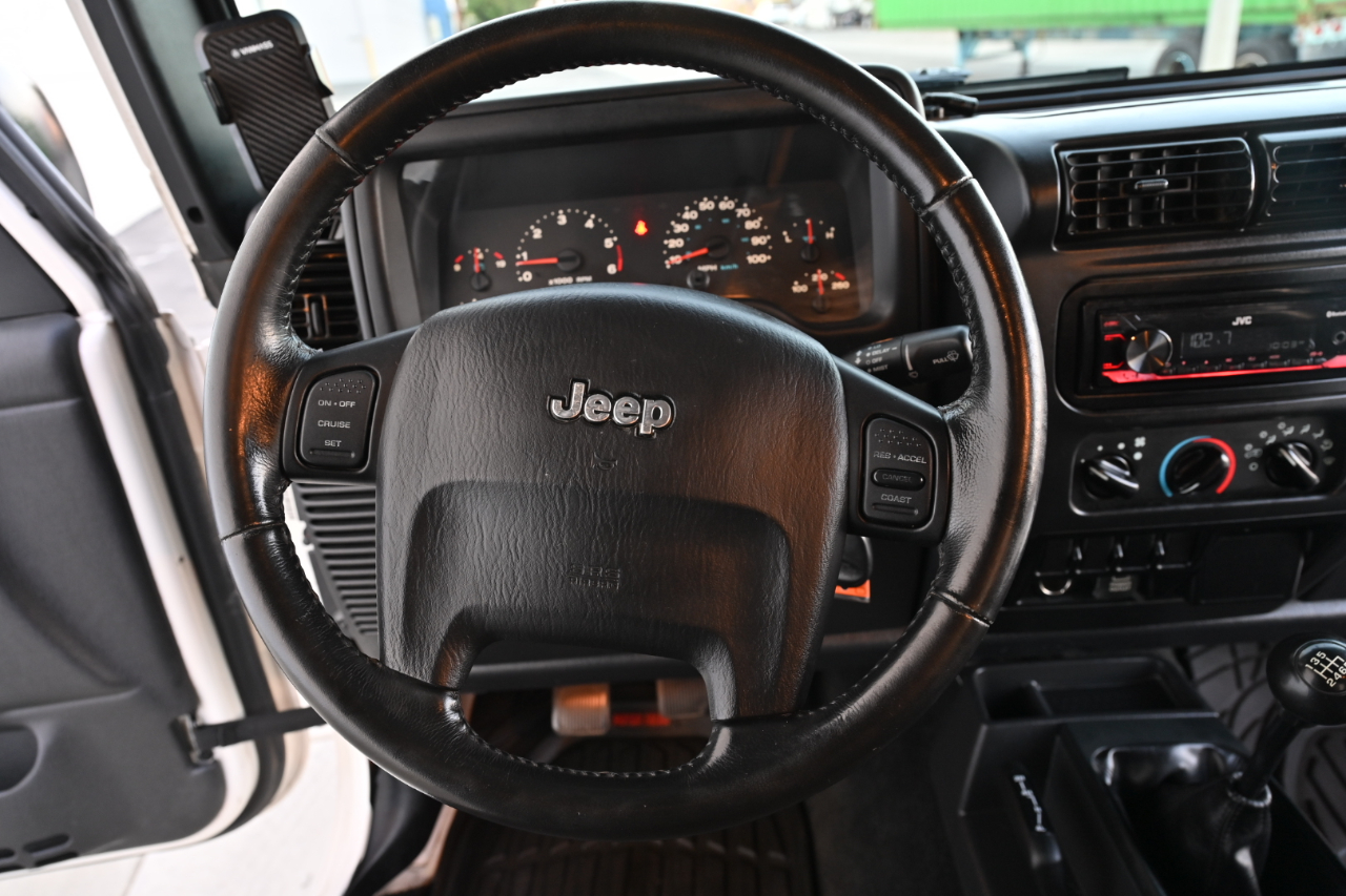 Jeep Wrangler photo 17