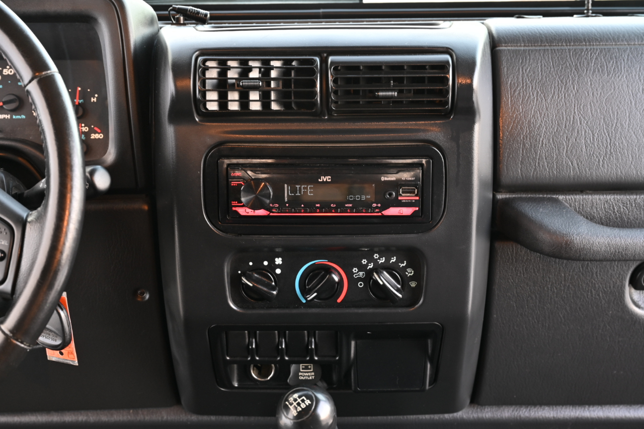 Jeep Wrangler photo 18