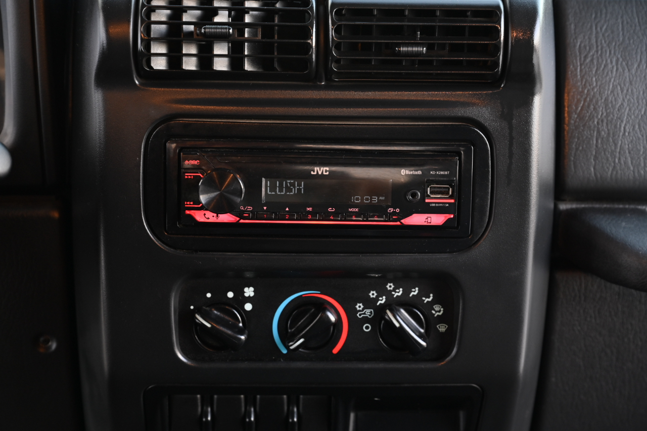 Jeep Wrangler photo 19