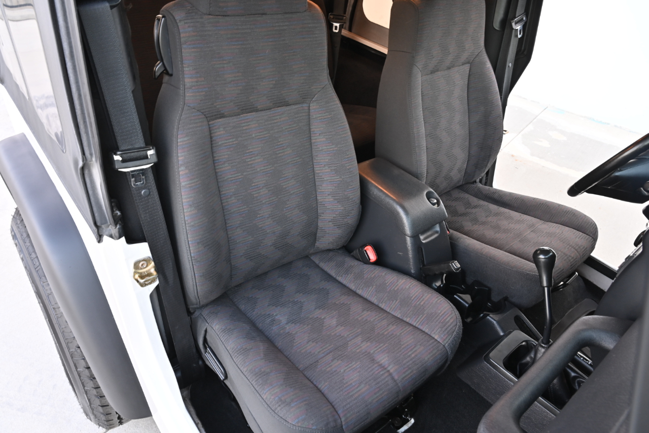Jeep Wrangler photo 22