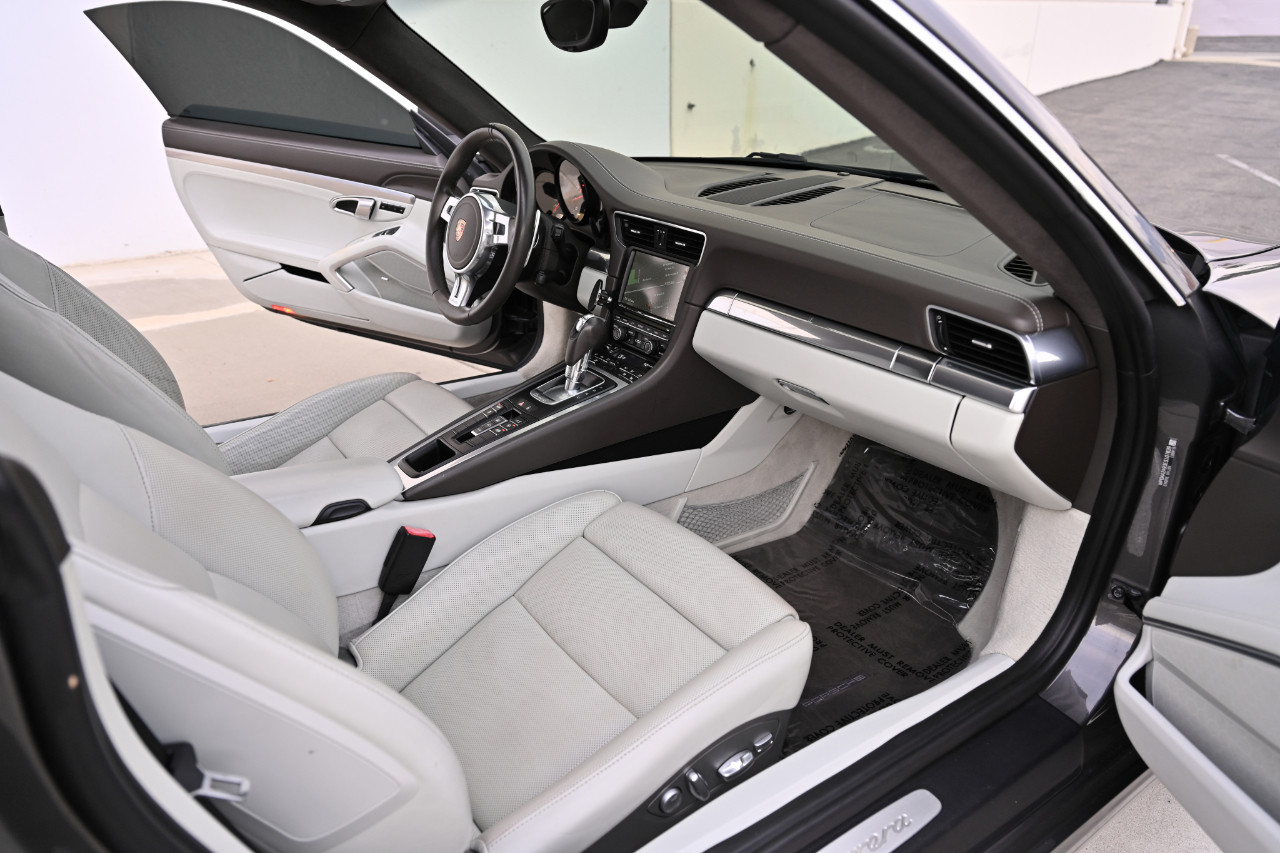 Porsche 911 photo 16
