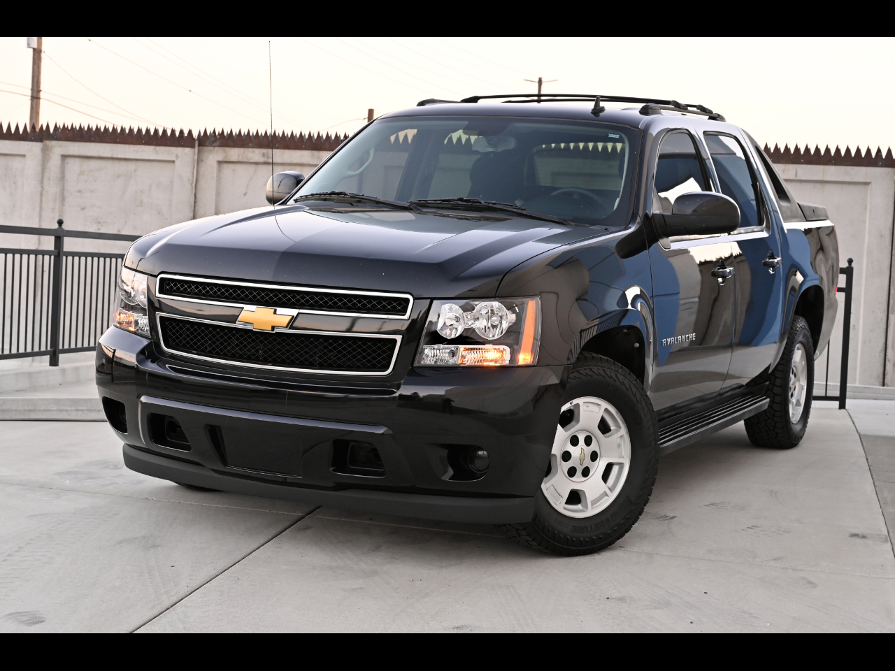 2011 Chevrolet Avalanche 2WD Crew Cab LS