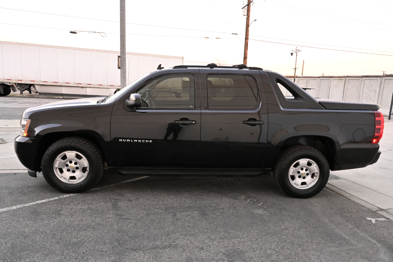 Chevrolet Avalanche photo 3