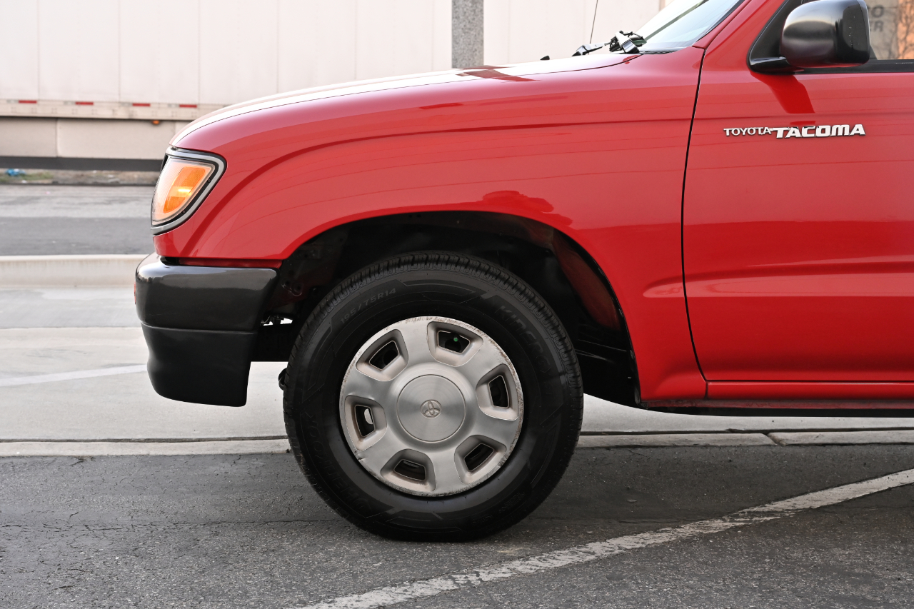 Toyota Tacoma photo 21