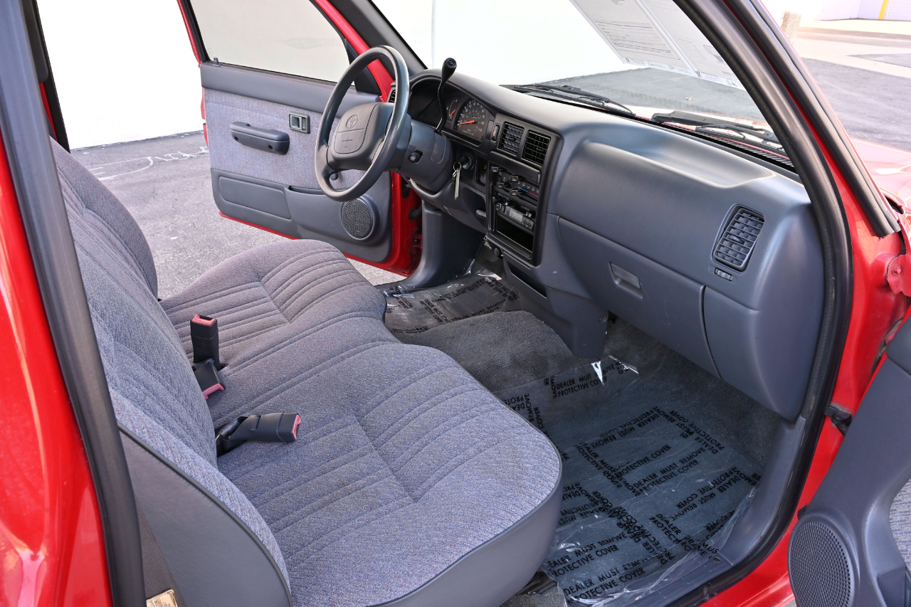 Toyota Tacoma photo 12